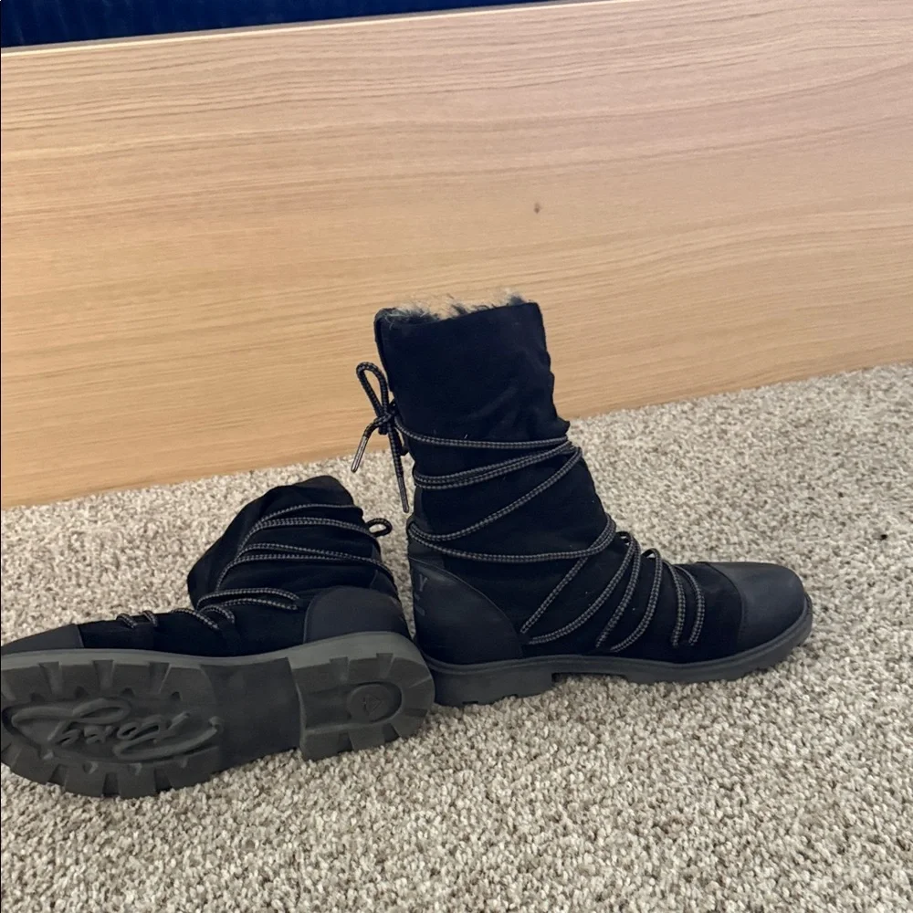 Roxy Black Winter Boots with fur lining - Picture 2 of 6